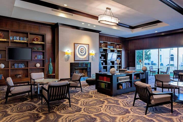 Lounge 41 of 54